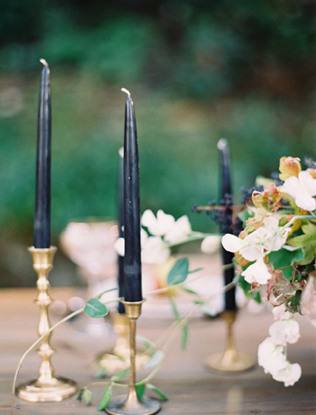 Свадебная палитра: густой темно-синий цвет и роскошь золота 