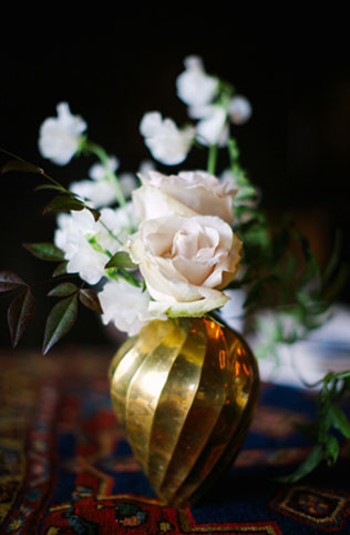 Свадебная палитра: густой темно-синий цвет и роскошь золота 