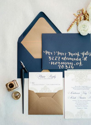 Свадебная палитра: густой темно-синий цвет и роскошь золота 