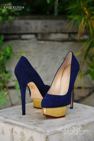 Свадебная палитра: густой темно-синий цвет и роскошь золота 