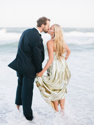 Свадебная палитра: густой темно-синий цвет и роскошь золота 