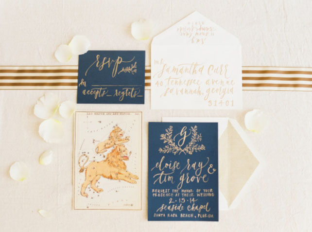 Свадебная палитра: густой темно-синий цвет и роскошь золота 