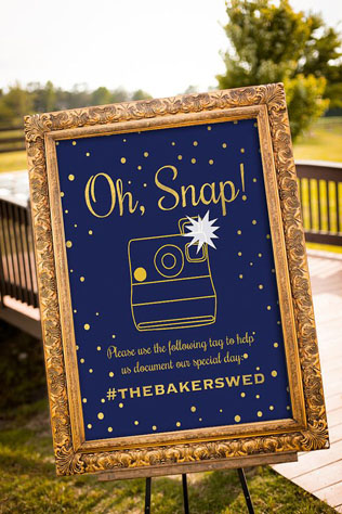 Свадебная палитра: густой темно-синий цвет и роскошь золота 