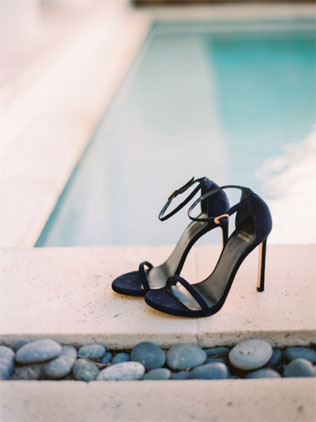 Свадебная палитра: густой темно-синий цвет и роскошь золота 