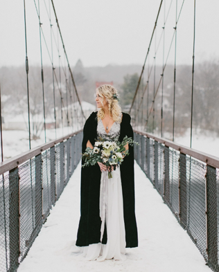 зимний образ невесты, невеста в кейпе 