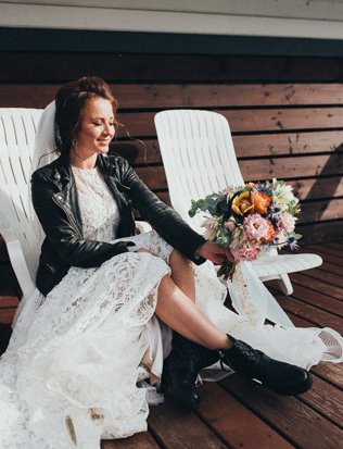 зимний образ невесты, невеста в кожаной куртке 