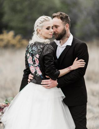 зимний образ невесты, невеста в кожаной куртке 