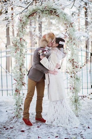 зимний образ невесты, невеста в шубке из искусственного меха 