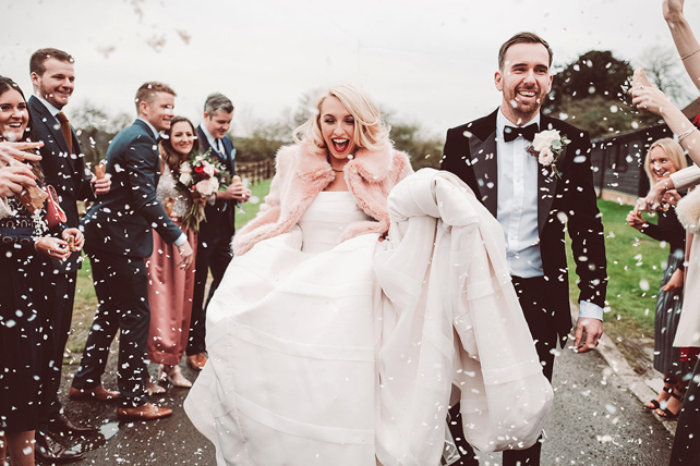 зимний образ невесты, невеста в шубке из искусственного меха 