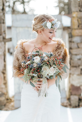 зимний образ невесты, невеста в меховой накидке