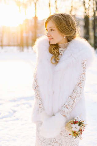 зимний образ невесты, невеста в меховом жилете 