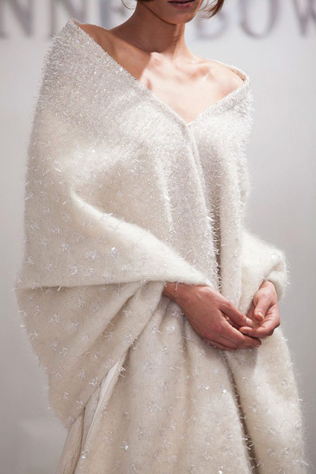 зимний образ невесты, невеста в теплой накидке 