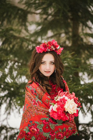 зимний образ невесты, невеста в русском народном платке 