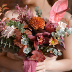 Буйство красок: самые яркие свадебные букеты из раздела «Фотоидеи»