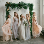 Советует BridesTeam.ru: какой вырез выбрать для платьев подружек невесты