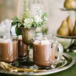 Согреваемся: какао и шоколадный бар на зимней свадьбе