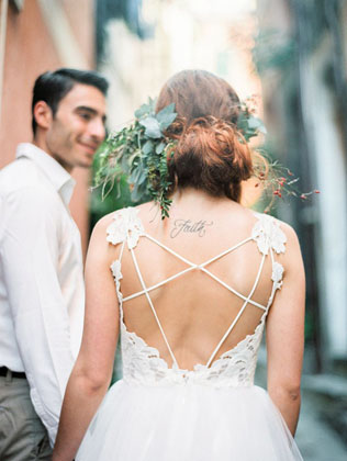 Тренд лета: свадебные платья с тонкими бретелями 