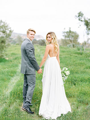 Тренд лета: свадебные платья с тонкими бретелями 