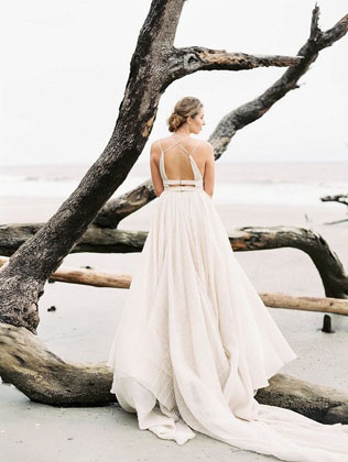 Тренд лета: свадебные платья с тонкими бретелями 