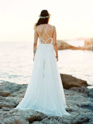 Тренд лета: свадебные платья с тонкими бретелями 