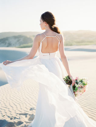 Тренд лета: свадебные платья с тонкими бретелями 