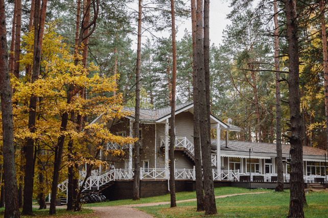 подмосковный ресторан для зимней свадьбы, дачный отель Pine River