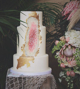 Тренд: свадебные торты в виде драгоценных камней 