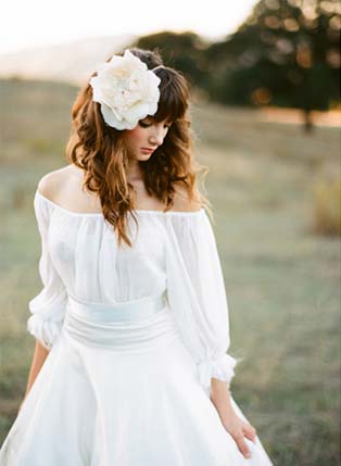 Тренд лета: свадебные платья с обнаженными плечами, рустик невеста