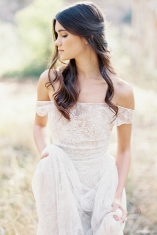 Тренд лета: свадебные платья с обнаженными плечами, романтичный образ невесты