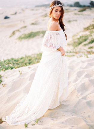 Тренд лета: свадебные платья с обнаженными плечами, невеста на пляже
