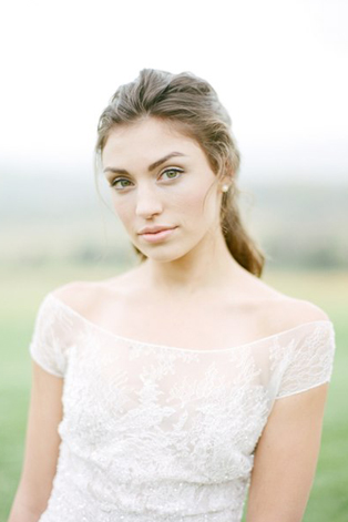 Тренд лета: свадебные платья с обнаженными плечами, портрет невесты