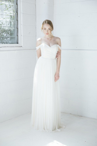 Тренд лета: свадебные платья с обнаженными плечами, образ невесты