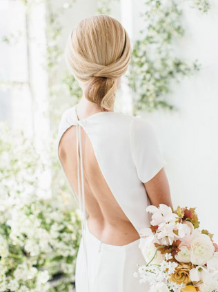 В тренде: свадебные прически в минималистичном стиле 