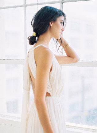 В тренде: свадебные прически в минималистичном стиле 