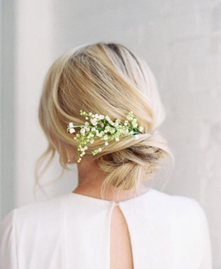 В тренде: свадебные прически в минималистичном стиле 