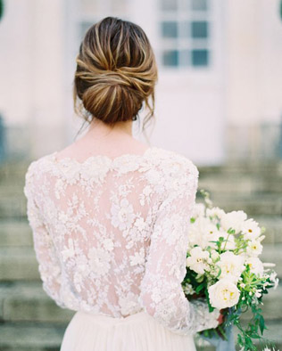 В тренде: свадебные прически в минималистичном стиле 