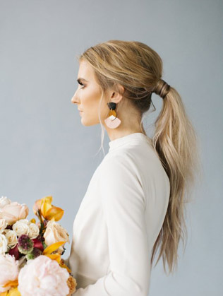 В тренде: свадебные прически в минималистичном стиле 