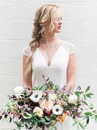 В тренде: свадебные прически в минималистичном стиле 