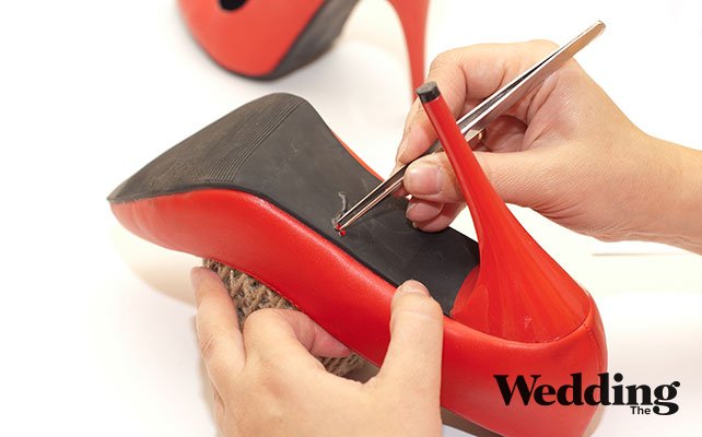 Как сделать туфли с подошвой, украшенной стразами, на подошву наклеить стразы