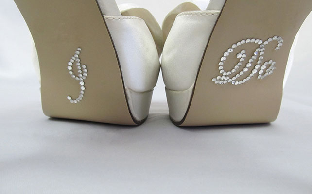 Как сделать туфли с подошвой, украшенной стразами