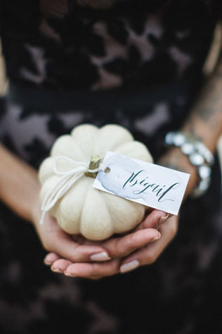 Осеннее вдохновение: тыквы в декоре свадьбе 