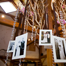 Украшение рамками для фотографий комнаты невесты