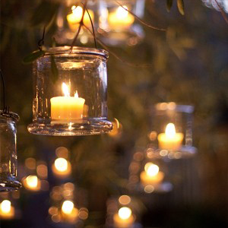 Украшение свечами комнаты невесты