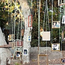 Украшение рамками для фотографий комнаты невесты