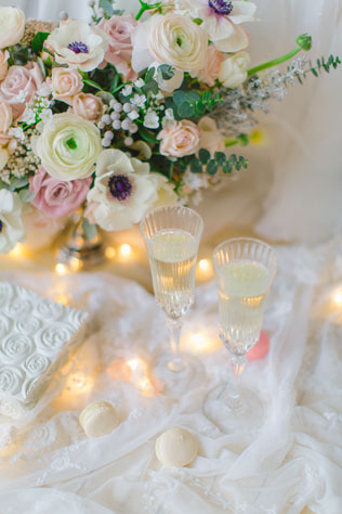 Утро невесты в нежных пастельных тонах, букет невесты, маракуны, шампанское