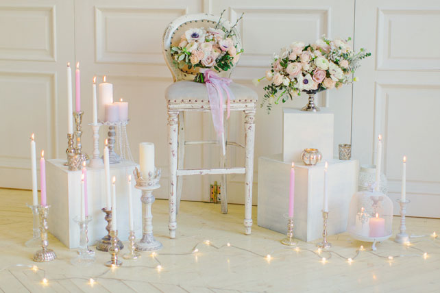 Утро невесты в нежных пастельных тонах, букет невесты, свечи