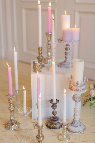 Утро невесты в нежных пастельных тонах, свечи