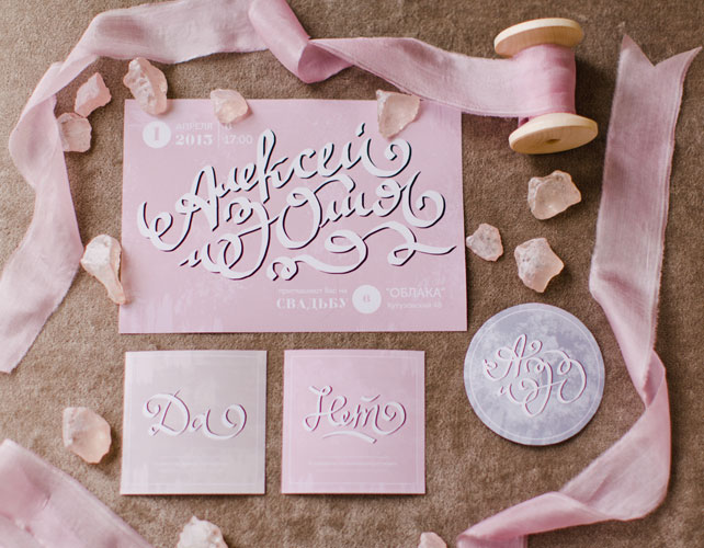 Утро невесты в нежных пастельных тонах, приглашения в розовом цвете, ленты