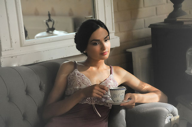 утро невесты, невеста пьет кофе