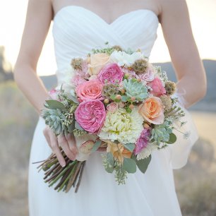 6 вариантов передачи букета невесты подружкам